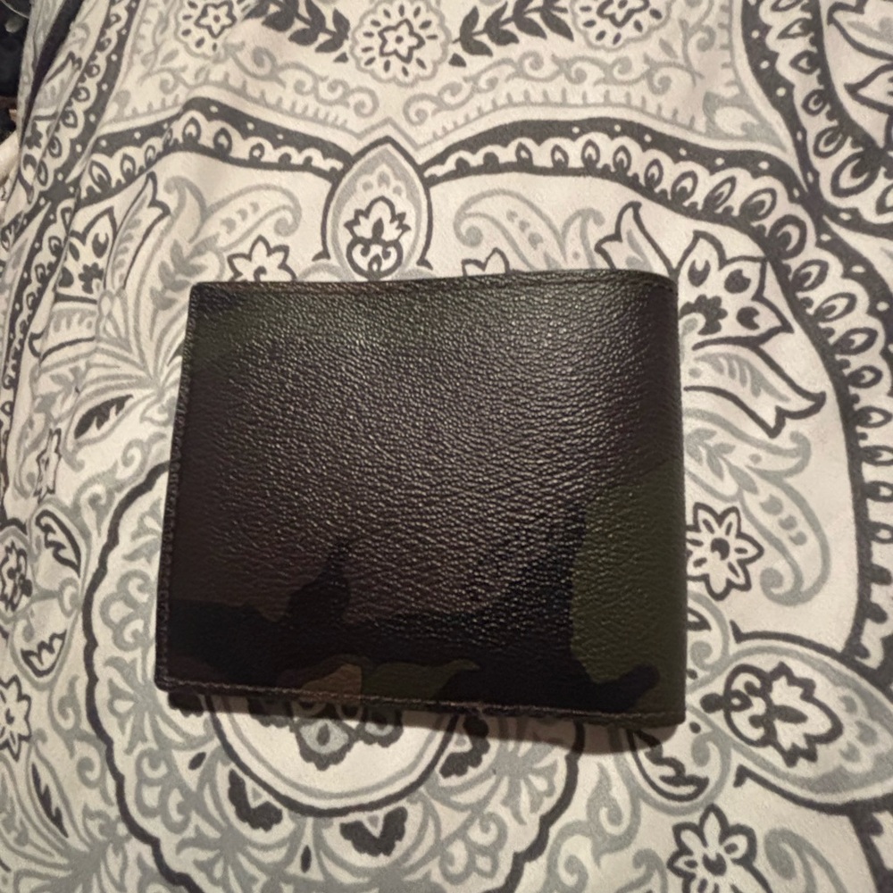 Camo coach wallet used 1 time - Picture 2 of 3